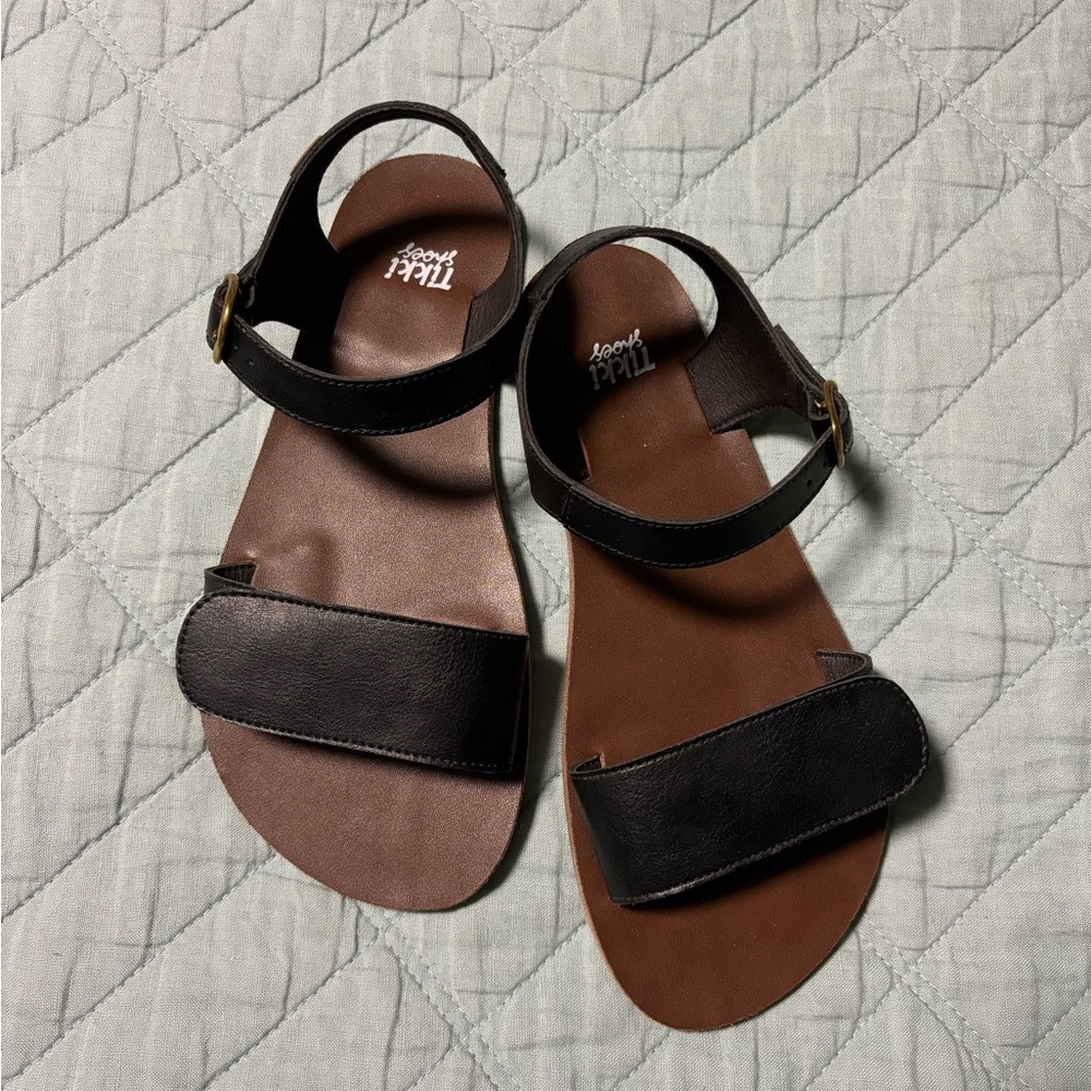 Tikki Vibe Sandals Onyx Vegan Leather Sandals
